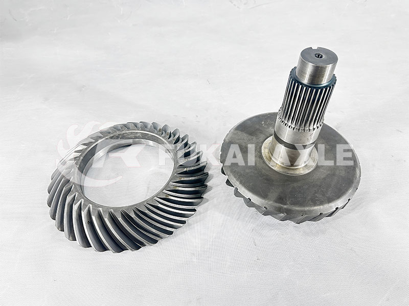 ترس عجلة التاج للمحور الأوسط